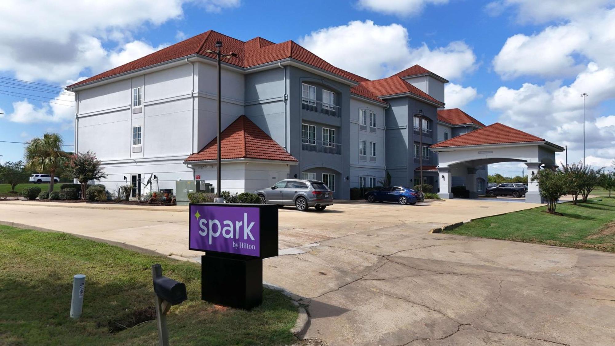 Spark By Hilton Brandon Exteriör bild